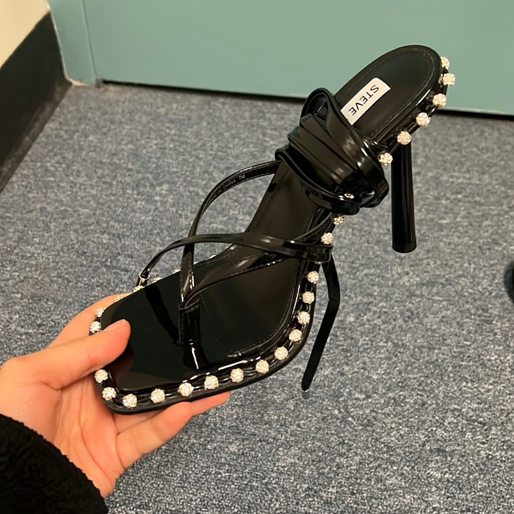 Thong tie up heels never used with diamonds.